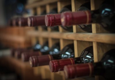 Pourquoi certains vins se gardent couchés